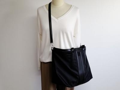 Grand sac bandoulière femme chic noir en destockage REFRESH 183390 pas cher