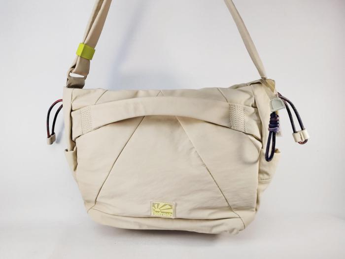 Grand sac femme bandoulière toile beige chic en destockage REFRESH 183371 pas cher
