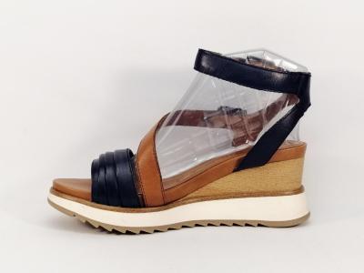 Sandale TAMARIS 28021 compensée cuir marine confortable pour femme