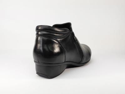 Bottillon d'hiver en cuir noir destockage LUXAT Exalite pour femme