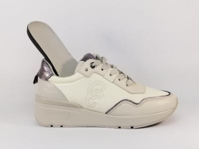 Sneakers femme cuir blanc cassé compensée chic et confortable destockage CARMELA 160236