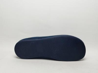 Pantoufle homme originale motif cerf confortable en velours CHIC & RELAX racerf marine