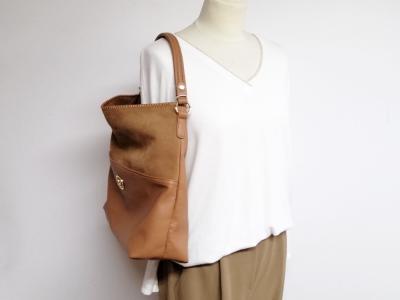 Grand sac bandoulière femme cabas camel en destockage CARMELA 186144 pas cher