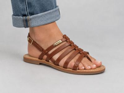 Sandale plate femme cuir camel en destockage TROPEZIENNES hika à pas cher avec entre-doigt