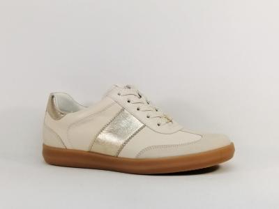 Basket femme chic tendance en cuir souple confortable largeur G CAPRICE 23705