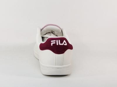 Basket blanche femme pas cher chic et confortable destockage FILA crosscourt