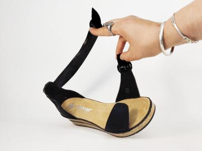 Sandale compensée noire femme chic et confortable double scratch RIEKER 63780 semelle antistress