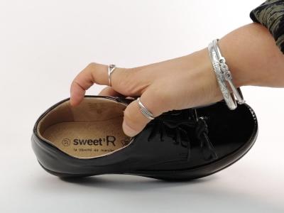 Derby femme vernis noir à pas cher souple et confortable intérieur cuir SWEET'R Colora