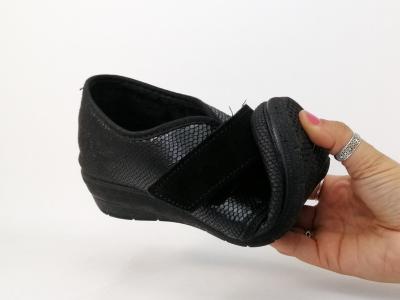 Chausson femme compensé noir à scratch pieds larges et sensibles ZEL'S 3820 à pas cher