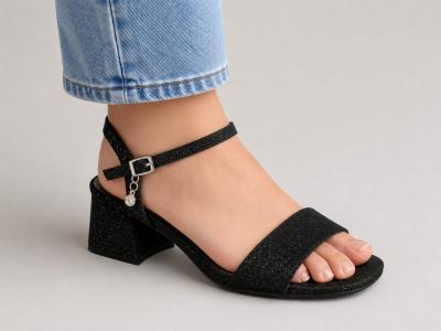 Sandale noire paillettes femme chic à talon carré destockage XTi 142346 tendance pas cher
