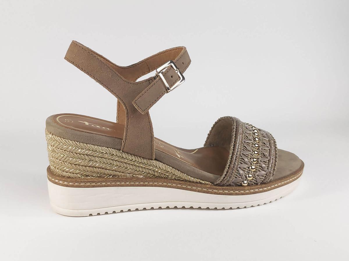 nu pieds talons compensés