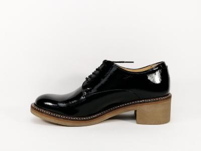 Derby KICKERS oxyby en destockage cuir verni noir à talon femme