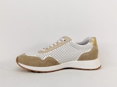 Sneakers femme cuir blanc beige confortable et tendance en destockage CARMELA 162151 à pas cher