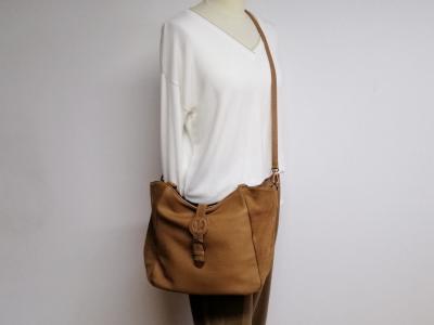 Grand sac bandoulière femme cabas cuir camel en destockage CARMELA 186214 pas cher