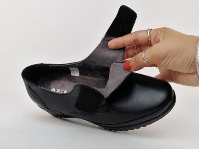 Chaussure grand confort femme pied sensible cuir noir à velcro ORLAND 6003