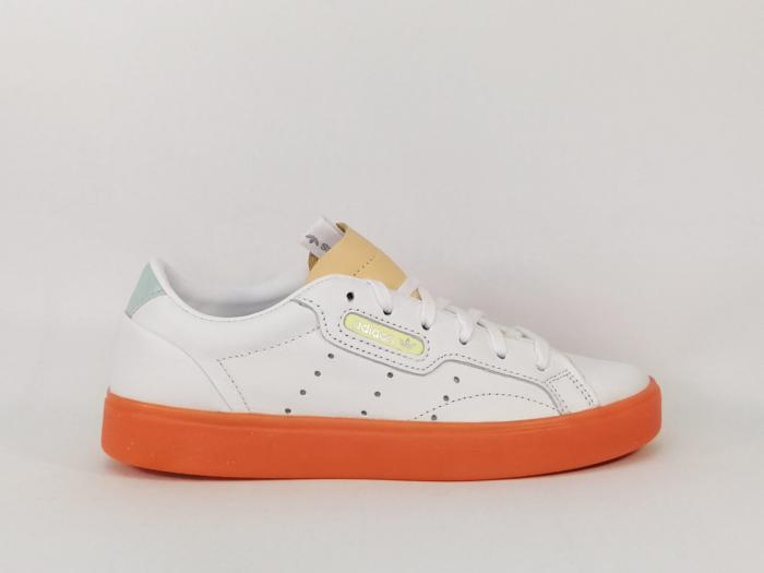 Basket ADIDAS femme sleek cuir blanc orange en destockage à pas cher