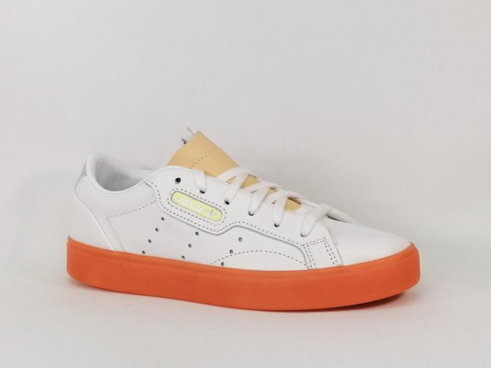 Basket ADIDAS femme sleek cuir blanc orange en destockage à pas cher