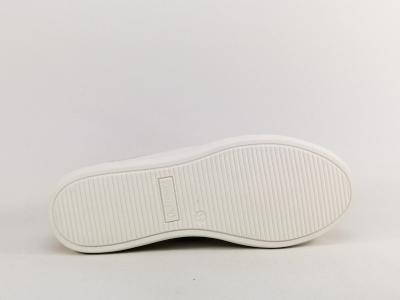 Basket de ville femme chic et confortable CAPRICE 23704 largeur G cuir blanc et or
