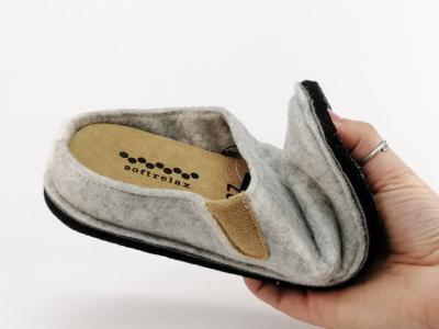 Chausson femme souple confortable semelle cuir à pas cher SOFTRELAX SUPREMO 8420930002 gris
