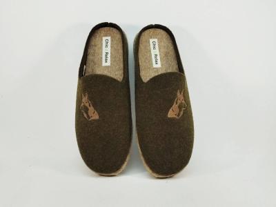 Chausson homme confortable motif loup tendance, semelle amovible CHIC & RELAX peloup