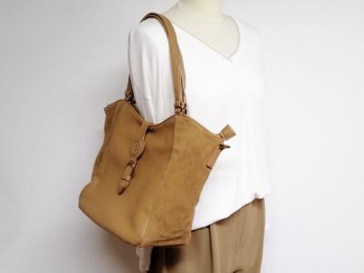 Grand sac bandoulière femme cabas cuir camel en destockage CARMELA 186214 pas cher