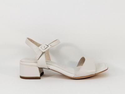 Sandale blanche chic à talon carré destockage TAMARIS 28265 en cuir femme