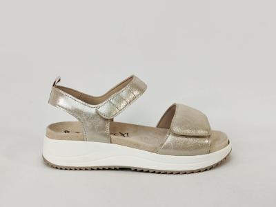 Sandale femme pied large chic et confortable à velcro CAPRICE 28702 cuir or largeur G