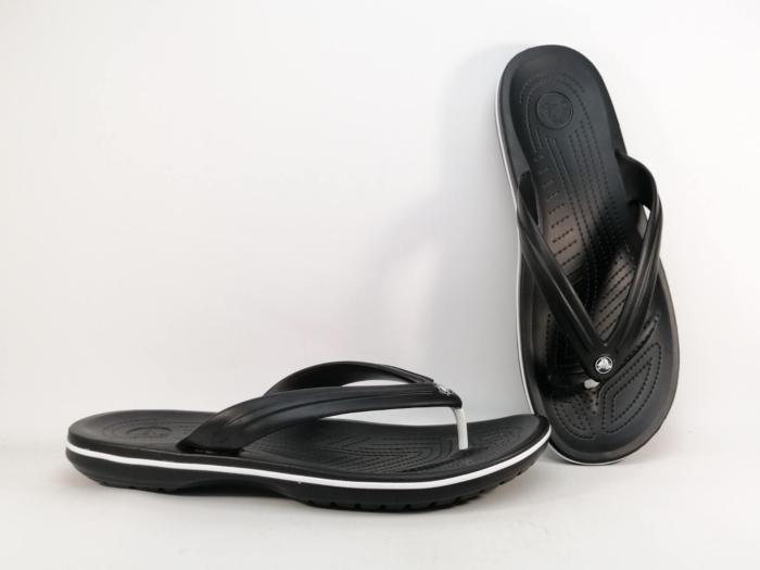 Tong CROCS homme destockage 11033 noire à pas cher grande taille confortable