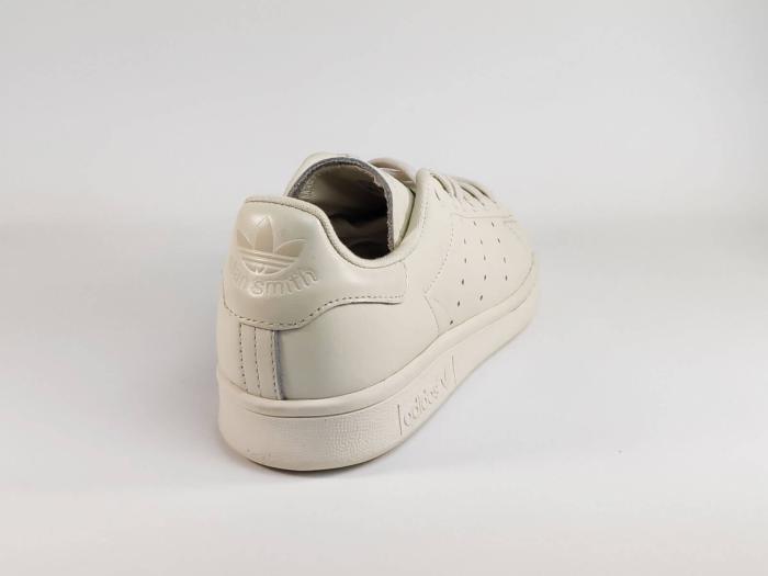 stan smith femme avec fleur