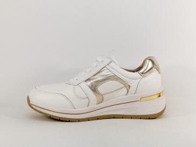 Basket femme pied large et sensible largeur H cuir blanc or CAPRICE 23300 chic confort