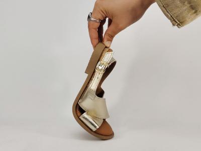Sandales dorées femme plates croisées en cuir souple confortable et chic TAMARIS 28102