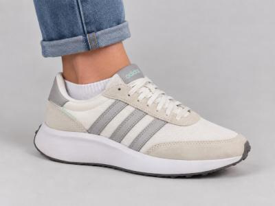 Basket femme ADIDAS run70 beige destockage à pas cher confortable tendance