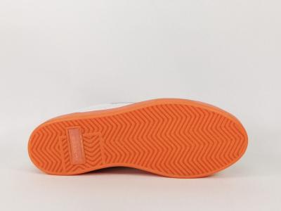 Basket ADIDAS sleek cuir blanc orange femme en destockage à pas cher