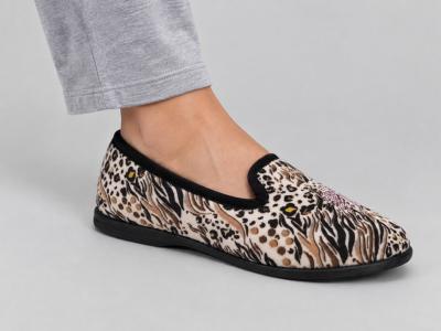 Chausson femme élégant noir beige confortable velours CHIC & RELAX Mariela à pas cher