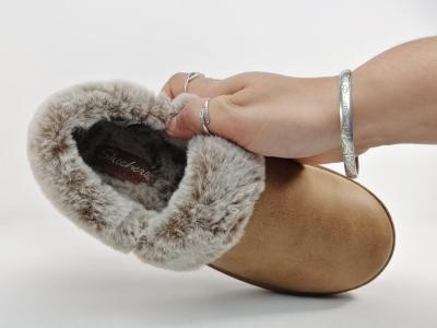 Chausson SKECHERS femme confortable semelle à mémoire de forme destockage Cozy campfire à pas cher