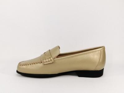 Mocassins femme grand confort cuir souple or en destockage LUXAT Johan