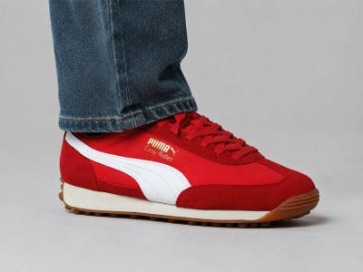 Basket rouge homme PUMA easy rider vintage en destockage à pas cher