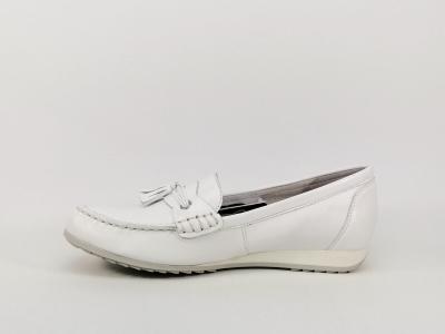 Mocassins femme grand confort cuir souple blanc largeur G CAPRICE 24250