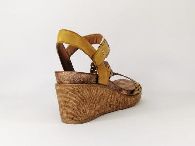 Sandale femme en destockage TAMARIS 28022 compensée en cuir jaune