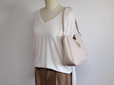 Petit sac à bandoulière femme chic beige destockage XTi 184563 à pas cher
