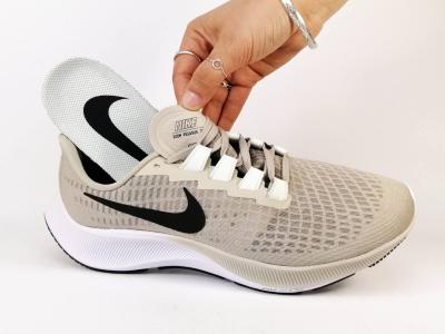 Chaussure de running homme en destockage NIKE air zoom pegasus sable confortable