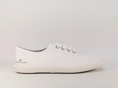 chaussures blanche porte