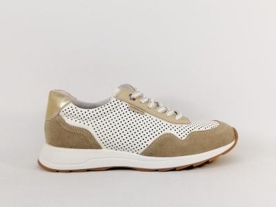 Sneakers femme cuir blanc beige confortable et tendance en destockage CARMELA 162151 à pas cher