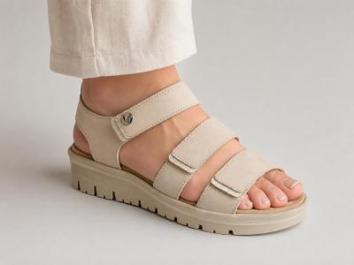 Sandale femme pieds larges et sensibles à scratch chic confortable CAPRICE 28705 largeur h