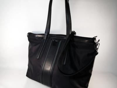 Grand sac bandoulière femme chic noir en destockage REFRESH 183390 pas cher