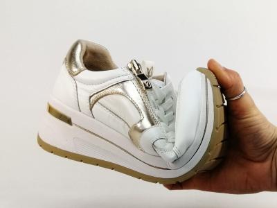 Basket femme pied large et sensible largeur H cuir blanc or CAPRICE 23300 chic confort