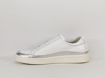 Basket femme chic et confortable cuir souple blanc argent CAPRICE 23755