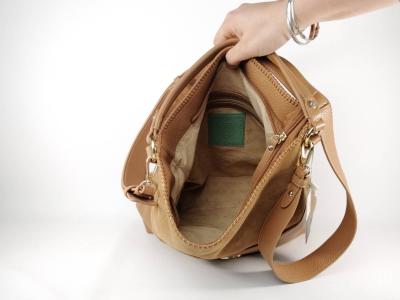 Grand sac bandoulière femme cabas camel en destockage CARMELA 186144 pas cher