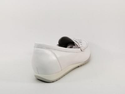 Mocassins femme grand confort cuir souple blanc largeur G CAPRICE 24250
