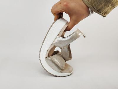 Sandale femme pied large chic et confortable à velcro CAPRICE 28702 cuir or largeur G